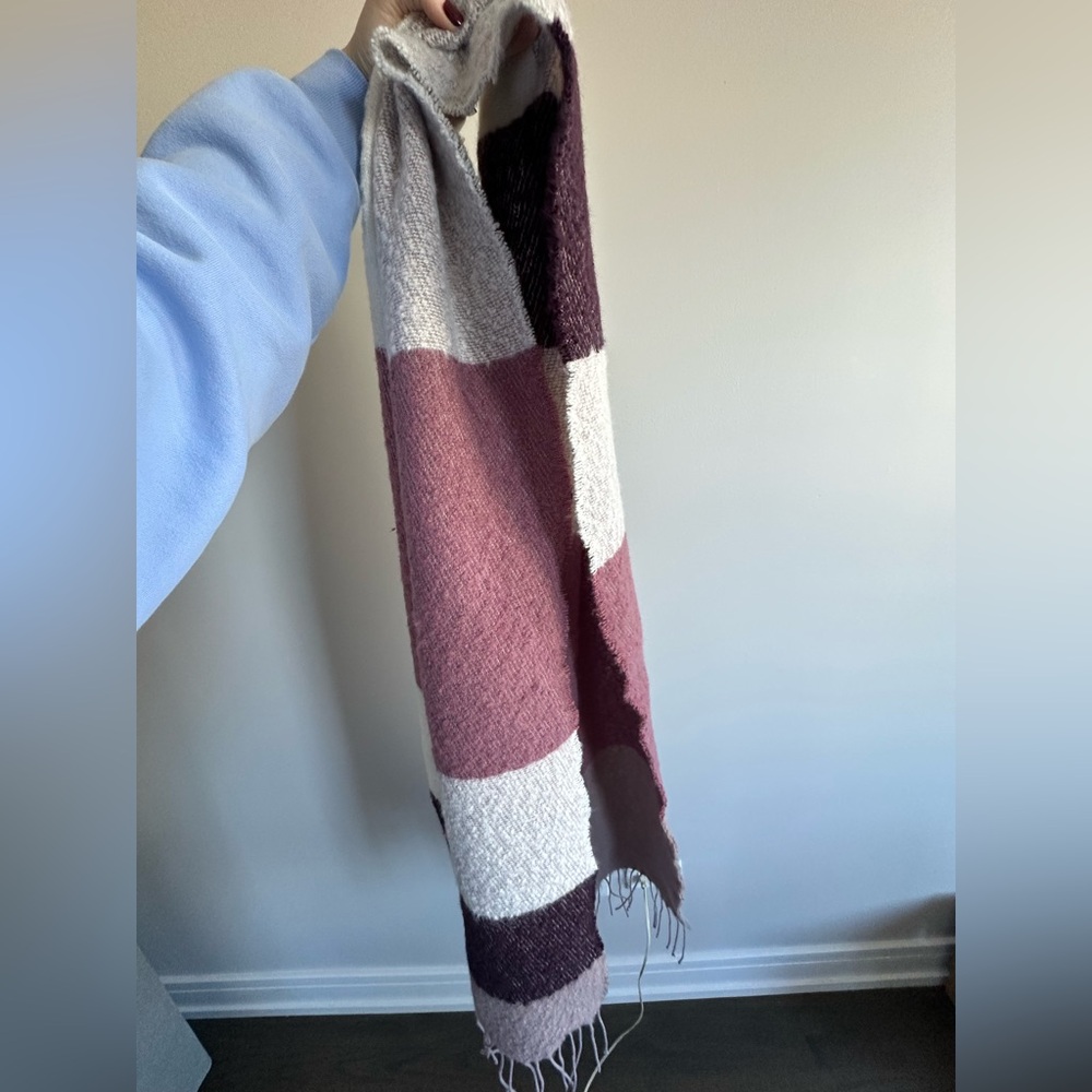 Aeropostale Purple and Cream Scarf